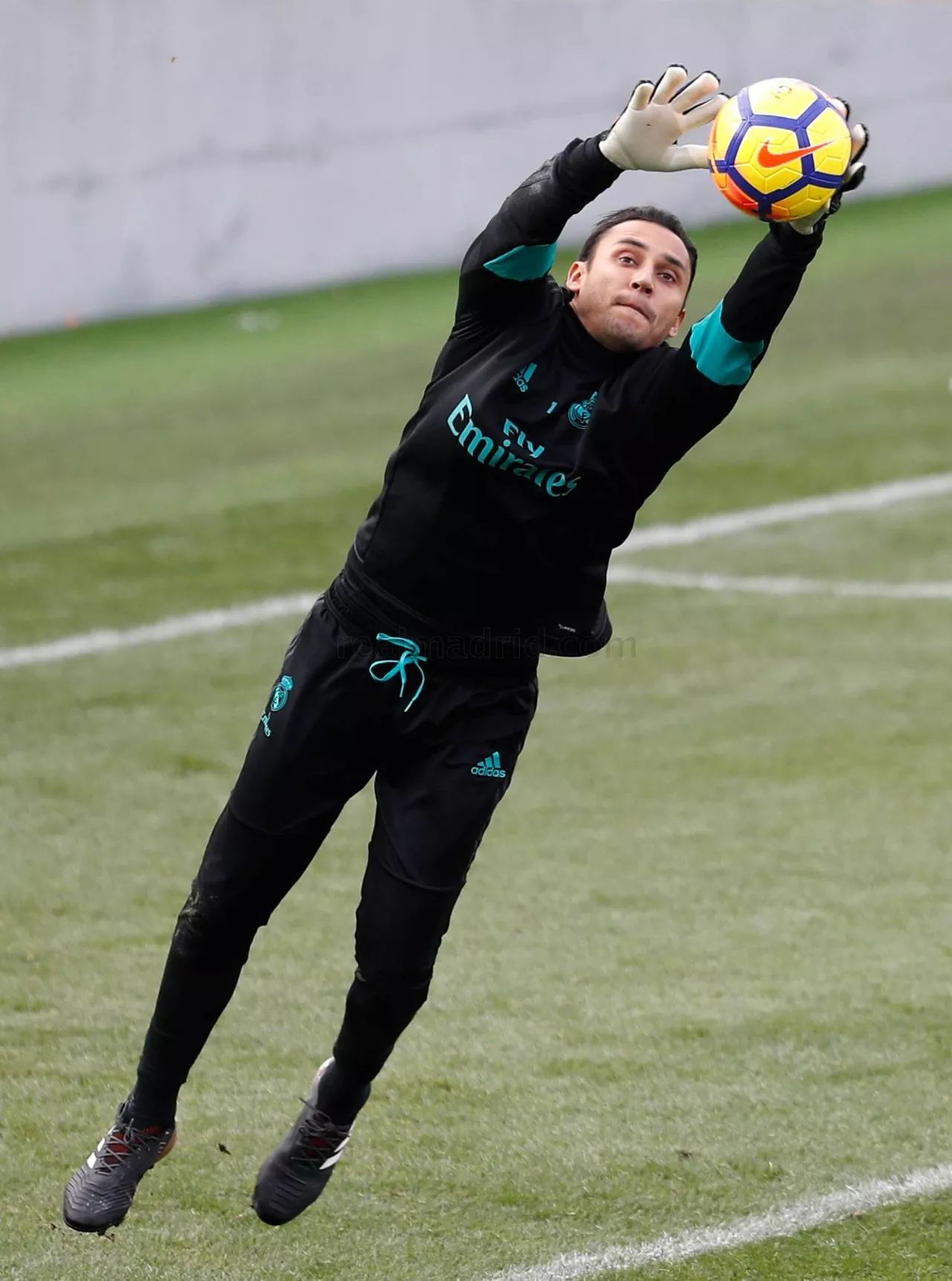 爱游戏全站 -葡超赛程吃紧，洛杉矶快船窗口期迎来里程碑，话题不断，阵容厚度经受考验 