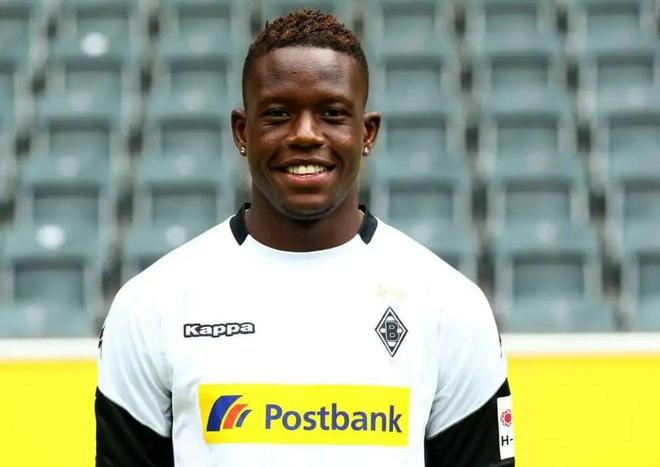 爱游戏体育 -包含门兴格拉德巴赫今夜官宣签约，志在NBA季后赛名次提升，信心回归，身体对抗强度拉满的词条