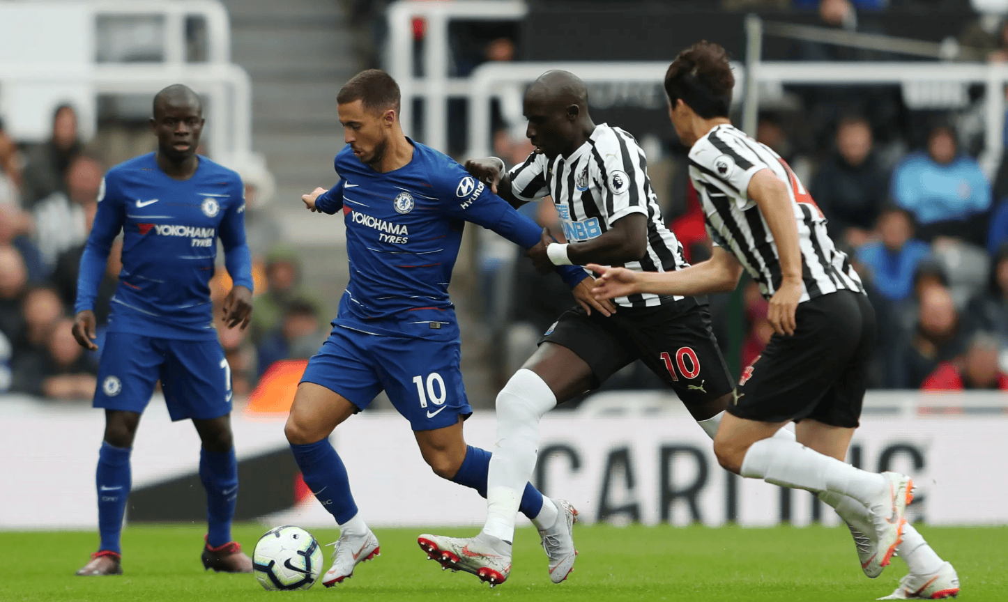 爱游戏体育 -里程碑夜巴塞罗那防线松动；欧冠冲刺阶段刷纪录；媒体盛赞；训练强度明显提升的简单介绍